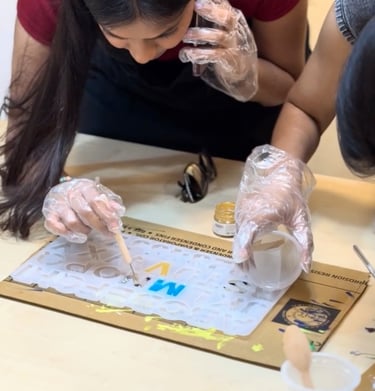 to create art in resin jewellery workshop