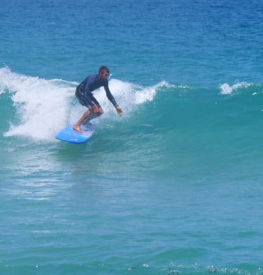 Surf en corse à lozari, île-rousse
