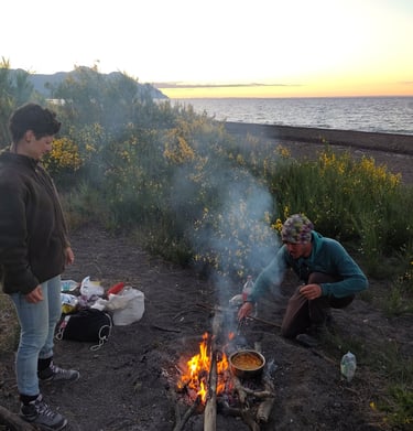bivouac sauvage rivière feu camps aventure nature