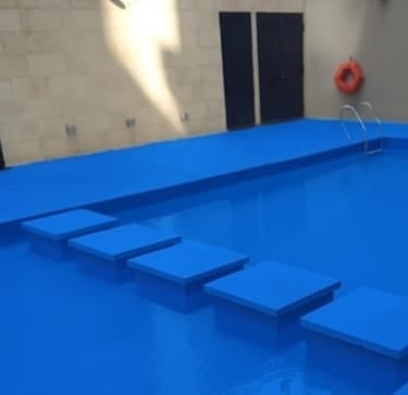 Acabado final del plastificado Masterplas en color azul. Terminación moderna y totalmente impermeable.
