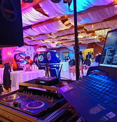 sonido, iluminación, perimetrales, karaokes, animación, animador, truss, atril de iluminación, dj,