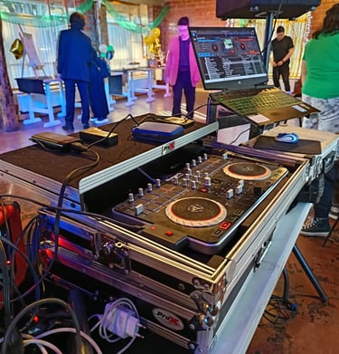evento, producción de eventos, djs, dj, sonido, iluminación fiesta, teñido de paredes, amplificación