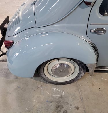 résultat après redressage carrosserie et peinture sur Renault 4cv