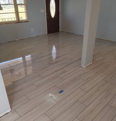 Beautiful and durable flooring with expert installation, combining style, resistance, and long-last