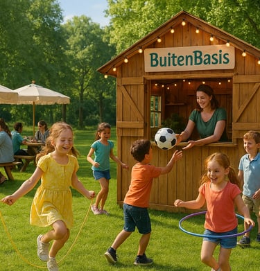 BuitenBasis houten huisje in het Schoterbos in Haarlem met spelende kinderen en hun ouders