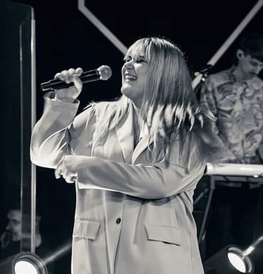 Vokalistė VAKARĖ DIMBELĖ