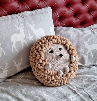 Rankų darbo, nerta pagalvė ežys, dovana, namų dekoracija