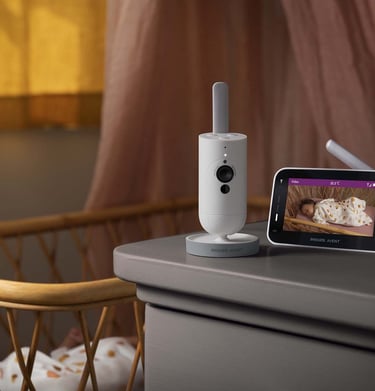 Philips Avent Connected babyfoon op ee nachtkastje