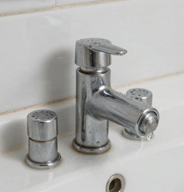 A living room corner showing furniture and decor carefully documented with notes.