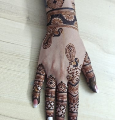 Simple back hand heena design