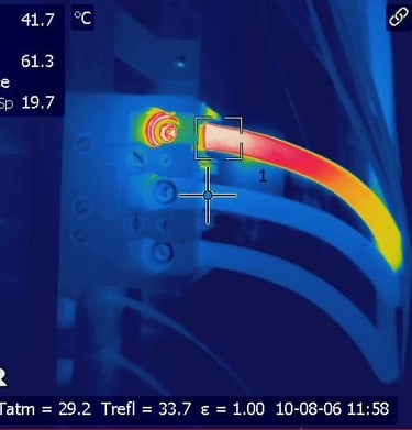 a thermal thermal camera with a thermal camera attached to it