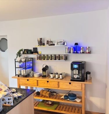 Hotel DunenNest - Frühstücksraum, Kaffeevollautomat
