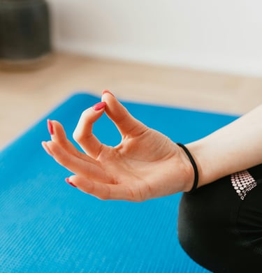 Posición de meditación OM