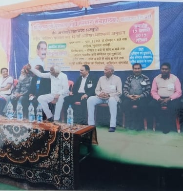 sit on the stage with chief guest