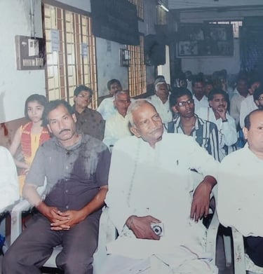 manihar singh nirala with audiance