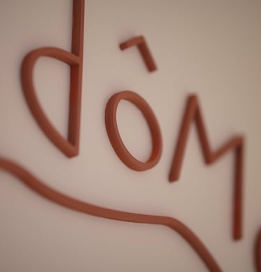 Détail des découpes du logo et de sa mise en couleur