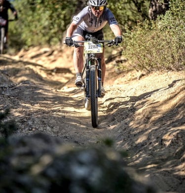 a technical downhill section during XCO race