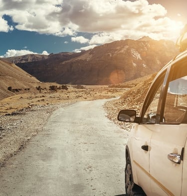 Taxi hire services in Leh