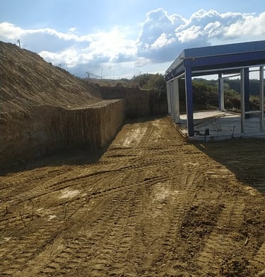 Διαμόρφωση και στρώσιμο εξωτερικού χώρου σε κατοικία