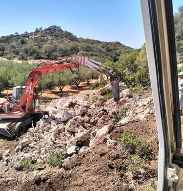 Σπάσιμο βράχων με βαρέως τύπου σφύρα