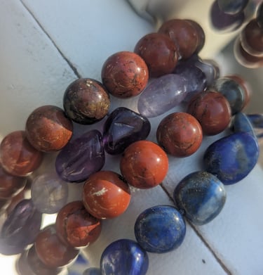 bracelet avec diffèrent minéraux