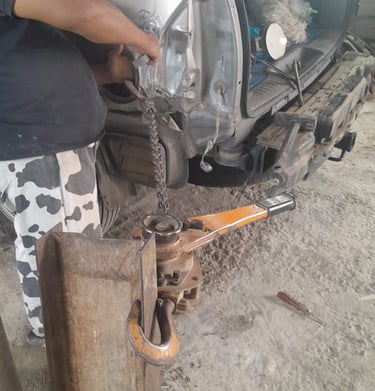 إصلاح سيارة في ورشة سمكرة جدة