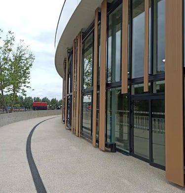 la société Morel Services Nettoyages spécialiste du lavage de vitres à Amiens