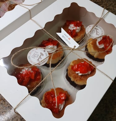 MINIS CHOCOFLAN CON FRESAS Y CREMA