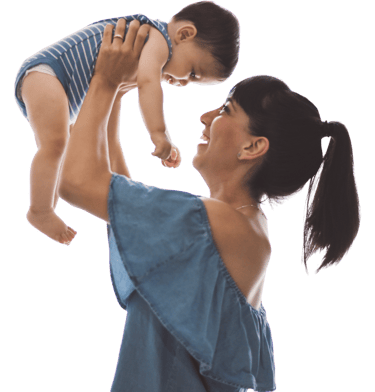 Mae segurando o filho