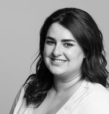 Retrato frontal de la autora del sitio: Pam Alvarez.