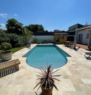 Construction de piscine en Nouvelle Aquitaine à l'extérieur