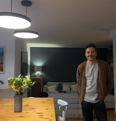 Joachim Aubry Psychologue. Photo debout