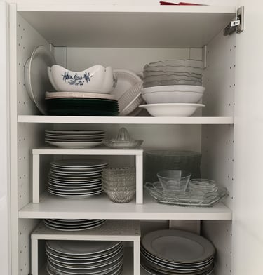 ausreichend Geschirr