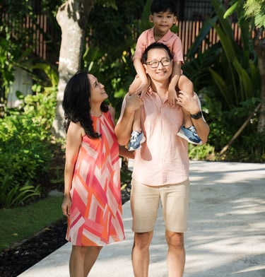Father carrying child on his shoulders at The Meru Sanur Bali family photography