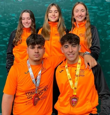 Equipo de Frontón posando con las medallas del campeonato