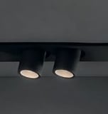 Sistema de focos TAUK 2 de riel con tres puntos de luz negros orientables