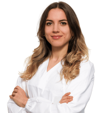 Mezzobusto della Dott.ssa Giulia Scudier sorridente in camice
