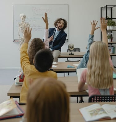 Hire qualified and experienced teachers for NEET, JEE, and Foundation coaching