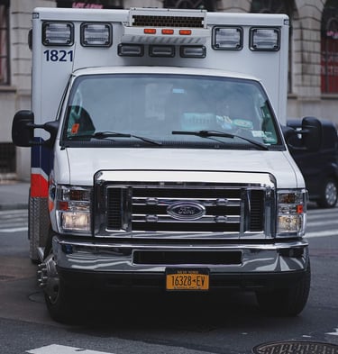 Szybka i głęboka dekontaminacja wnętrza ambulansu i floty medycznej suchą parą z maszyny EV Poseidon.