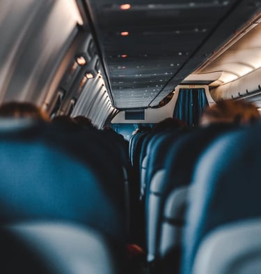 Ekologiczne czyszczenie kabin samolotów pasażerskich i redukcja czasu serwisu z użyciem myjki EV Poseidon.