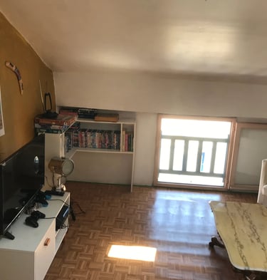 Salle de jeux avec télévision et vidéothèque dans les combles à Quillan