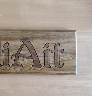 a wooden sign that says pillait