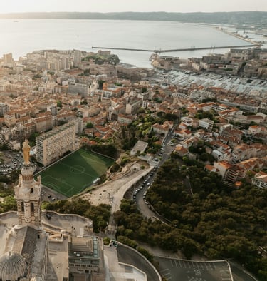 Marseille vue aérienne notre-dame de la garde panorama