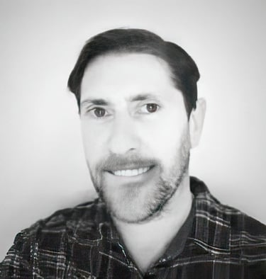 Nils Castellano, gérant de Phonie-sat, une entreprise experte en courant faible.