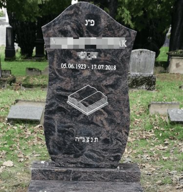 Grabmal aus grauem Granit mit Inschrift