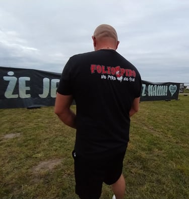 transparent podświetlany pirotechniką folia flaga kibic baner