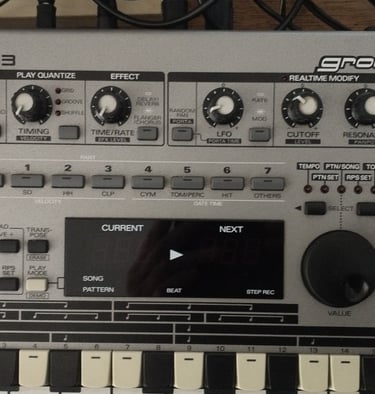 Roland MC303 Groovebox