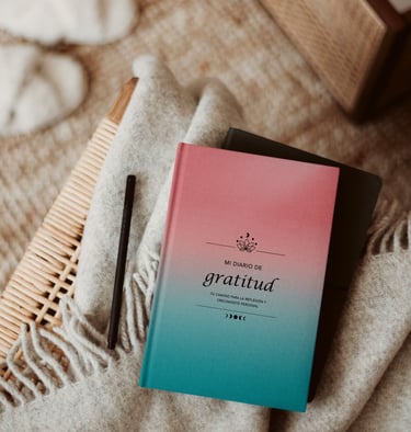 Nuestros diarios de gratitud, cursos y meditaciones están diseñados para acompañarte en un proceso de transformación real, pr