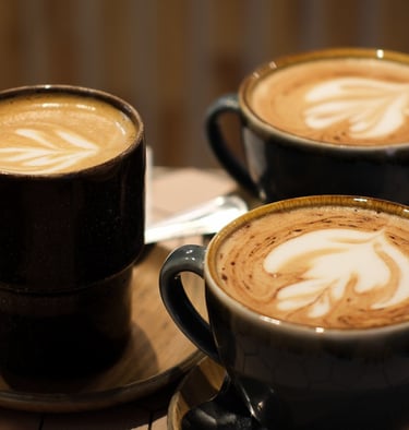 alt="cappuccino at Bon Jo Montmartre"