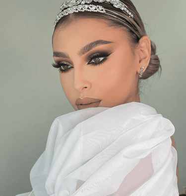 Maquillaje de novia con piel luminosa y acabado impecable